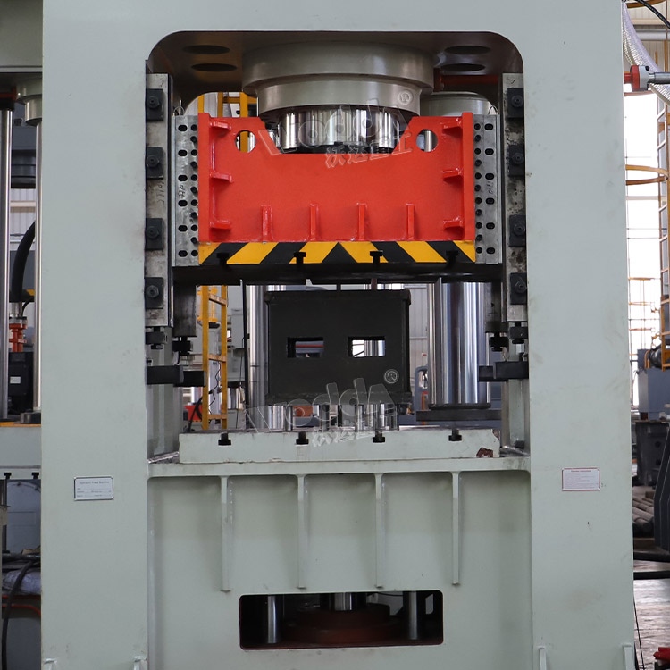 630t框(kuàng)架式(shì)液壓機機身(液壓墊(niàn)) 630t框架(jià)式液壓機機身(液壓墊)