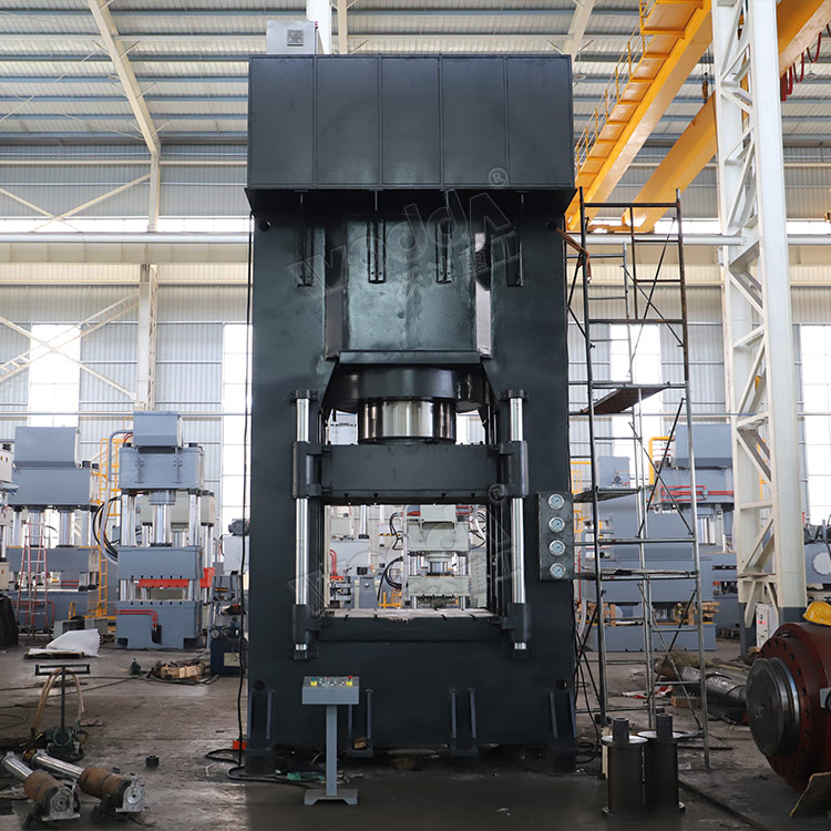 1800噸框架式液壓機.jpg 1800噸框架(jià)式液壓機(jī).jpg